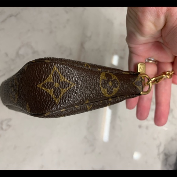 *SOLD* Louis Vuitton Mini Pochette Accessoires - Picture 6 of 10